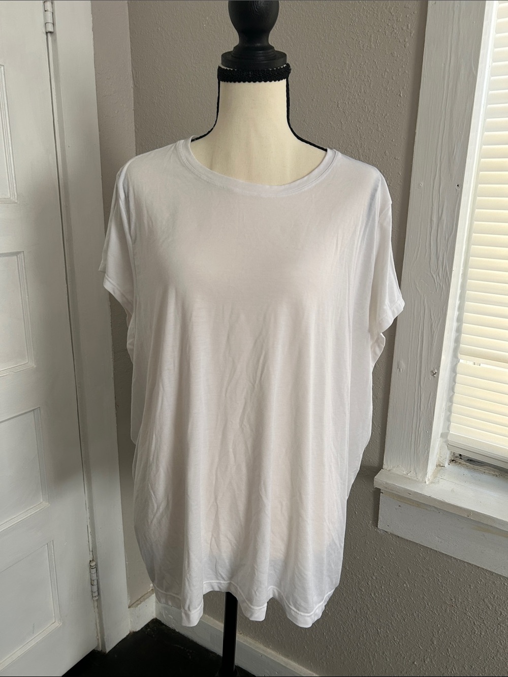 Athleta Women's White Short Sleeve Crew Tee